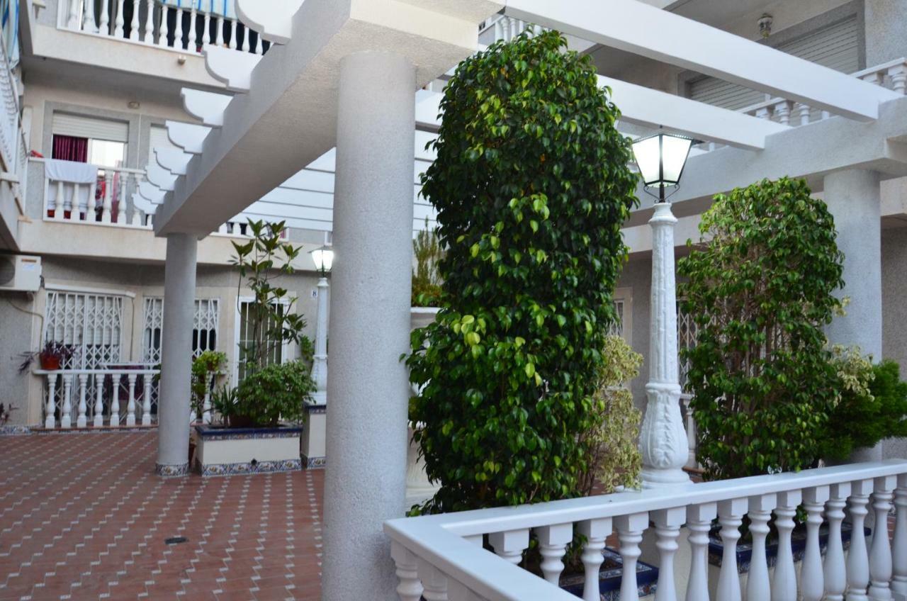 Apartamento Oslo Apartment Torrevieja Bagian luar foto